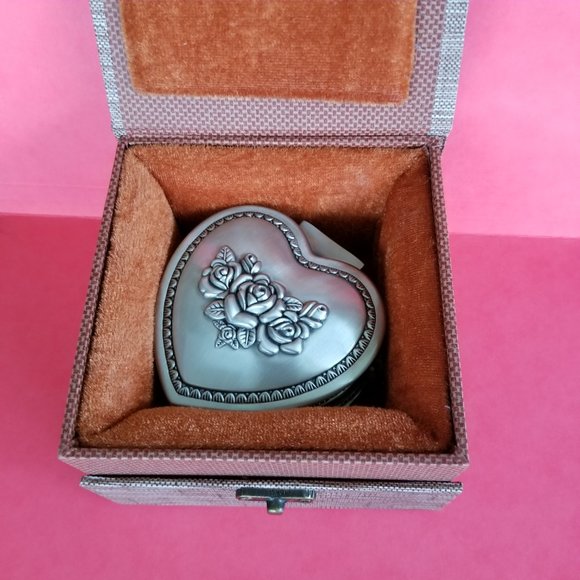 Preserved Eternal Red Rose in Heart-shaped Jewelry Box - Picture 13 of 15